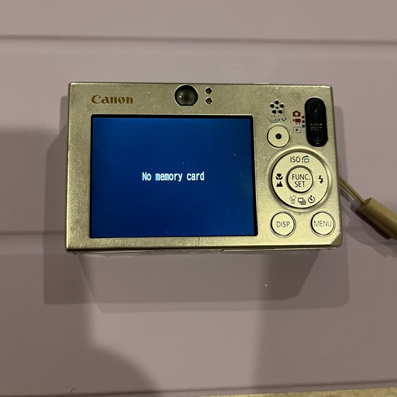 Canon PowerShot SD1000 7.1MP Digital Elph Camera with 3x Optical Zoom - Picture 2 of 12